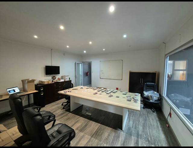 490M² WAREHOUSE TO LET IN PAROW INDUSTRIAL